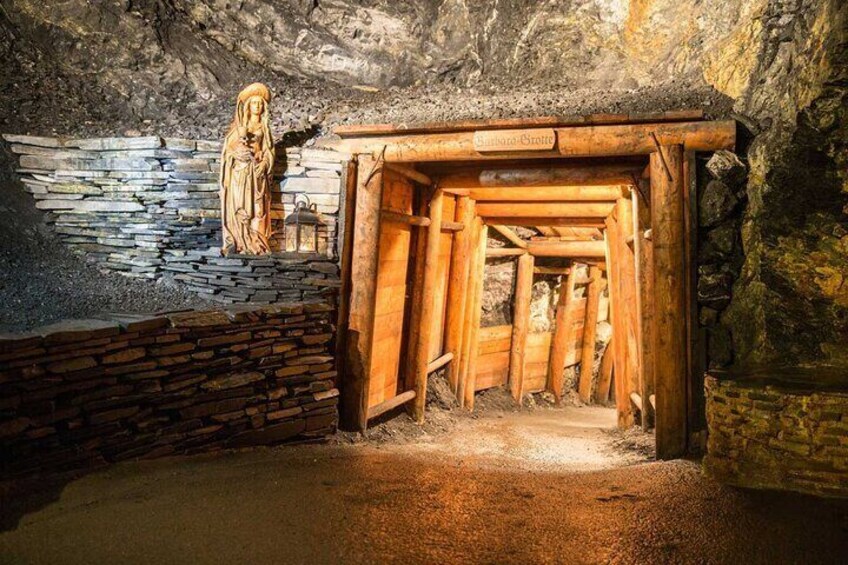Guided tour of the Saalfeld Fairy Grottoes 