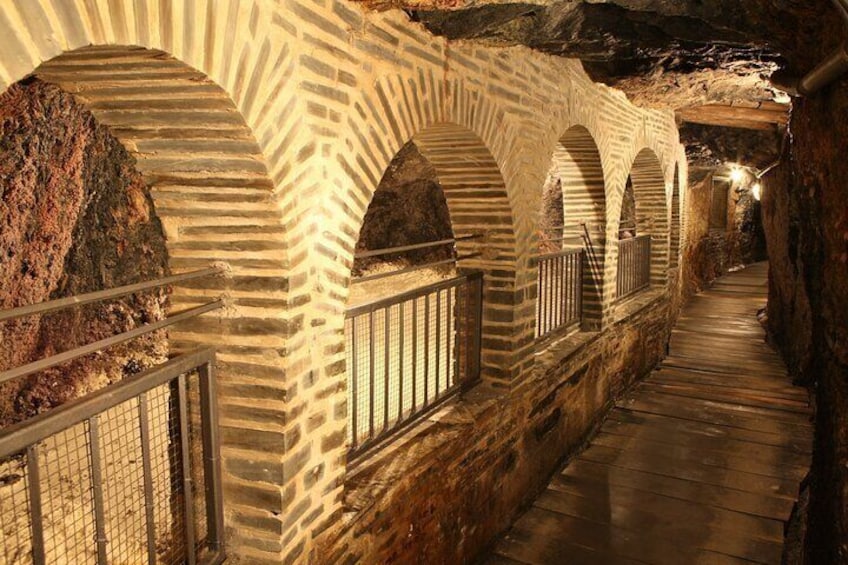 Guided tour of the Saalfeld Fairy Grottoes 