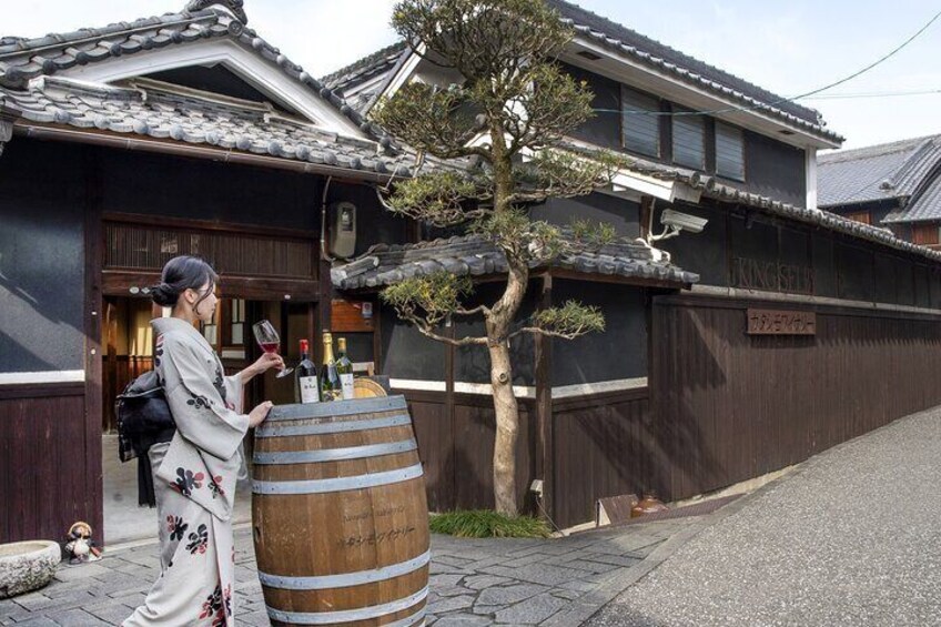 Osaka Winery and Historic Walking Tour