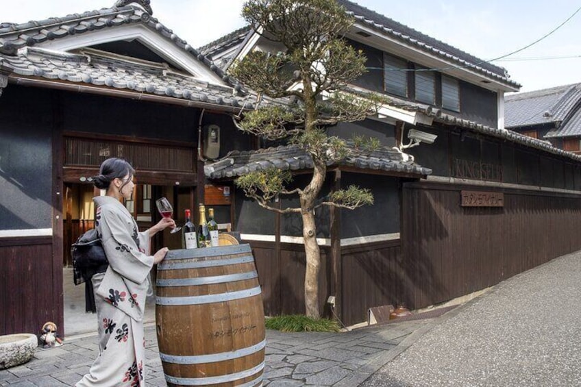 Osaka Winery and Historic Walking Tour
