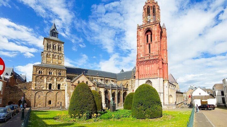 Maastricht city game: from Romans to Rieu