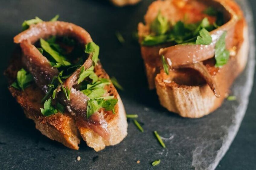 Set of seasoned anchovies