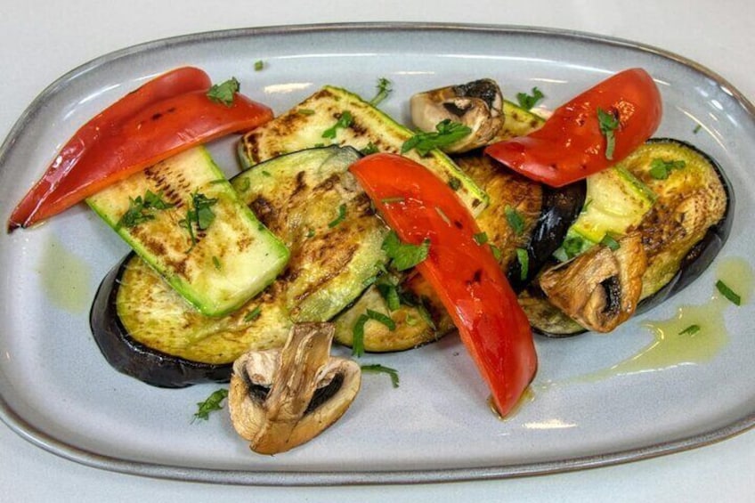 Vegetables with mushrooms tapas platter