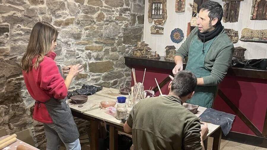 Creative and artistic ceramics workshop in La Senda del Oso, Quirós, Asturias
