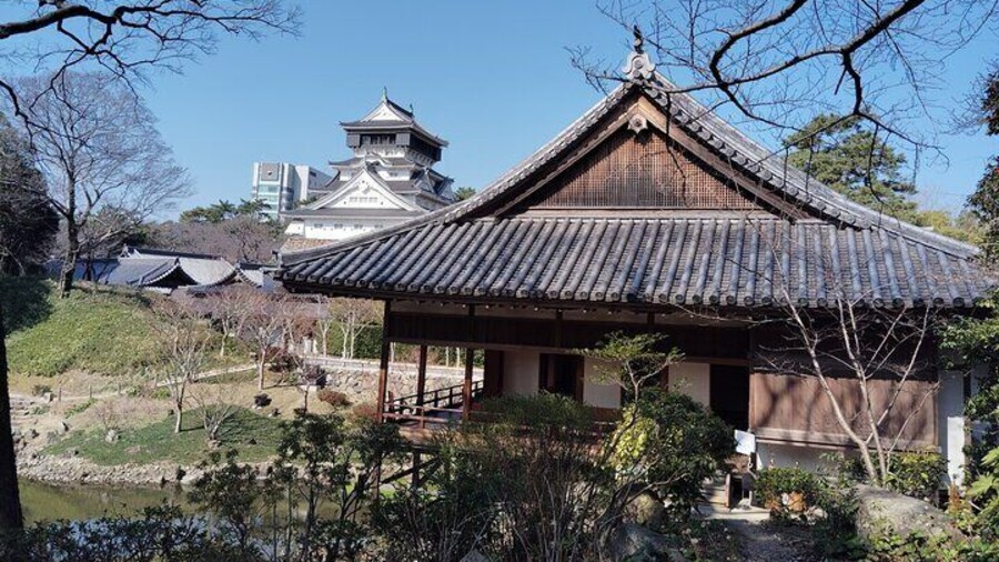 Kokura Castle and Garden Guided Tour in Kitakyushu