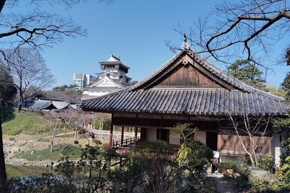 Kokura Castle and Garden Guided Tour in Kitakyushu