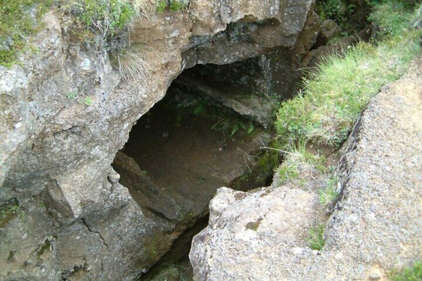 Hundraðmetrahellir lava cave