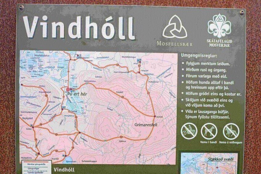Sign at the start of the trail to Grimmannsfell - meeting point