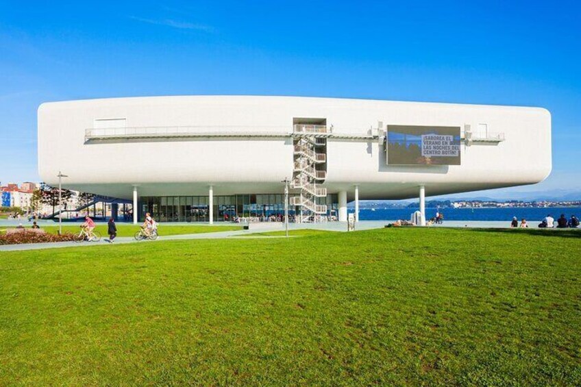 Guided tour in English of the center of Santander