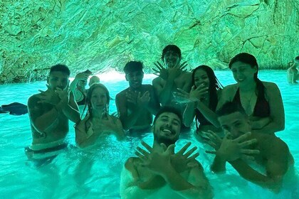 Bahía de Grama y cueva azul oculta Aventura en barco