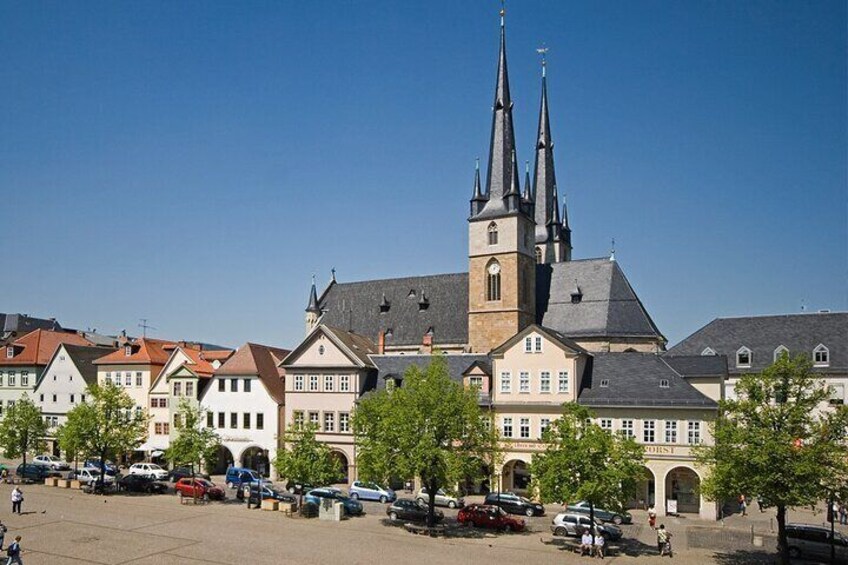 The market square of Saalfeld with St. John's Church in the background.