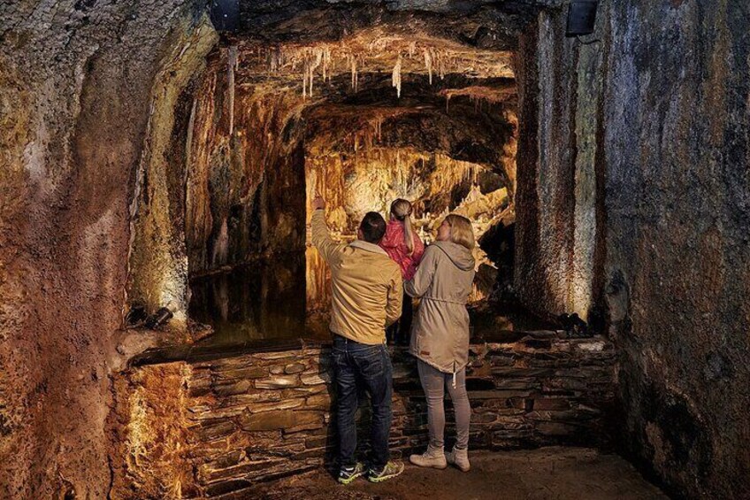 In the show mine you can admire sparkling dripstones.