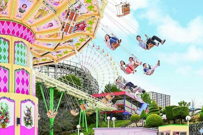 Hirakata Park in Osaka is popular with tourists, particularly families with young children, due to its numerous family-friendly attractions and focus on younger visitors.