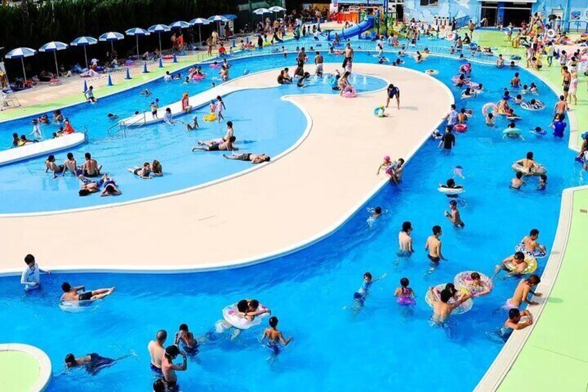 Hirakata Park is popular for water activities, particularly during the summer months. The park features a large swimming pool