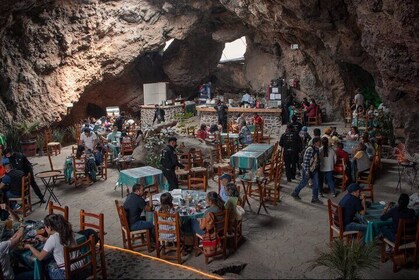 Guided Tour in Teotihuacan with Breakfast in Cave and Transport