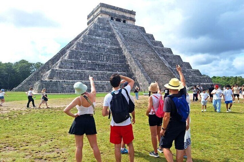 Chichen Itza Walking Shared Tour and Skip-the-Line Early Access