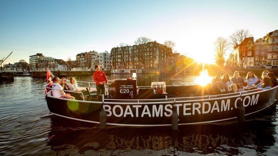 Amsterdam Sunset Cruise Experience with Live Guide and Open Bar