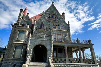 Family Butchart Gardens and City Adventure