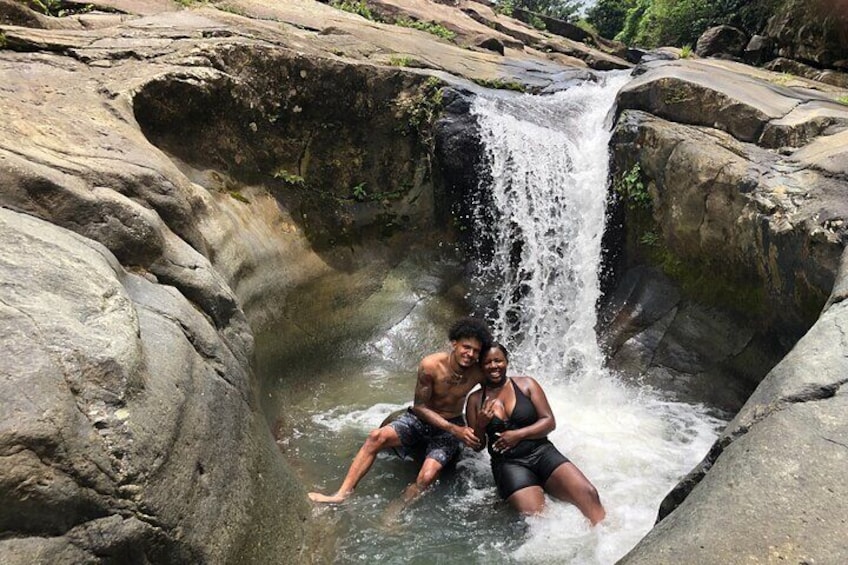 El Yunque: Waterslide, Waterfall, Shopping, and Beach Tour