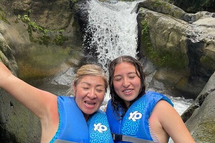 El Yunque-regenwoudtour met waterglijbaan, waterval, winkelen en strandtijd