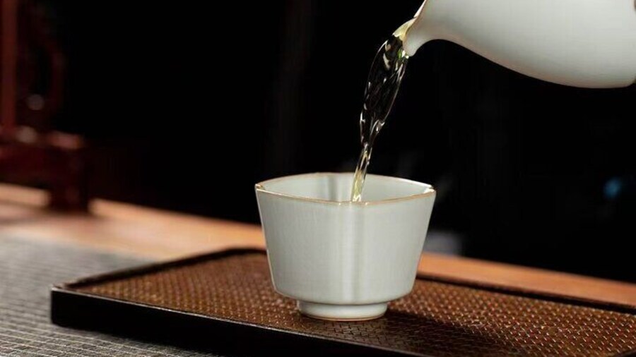 Exclusive to emperors in history, serving tea in Ru ware remains the ultimate hospitality gesture.