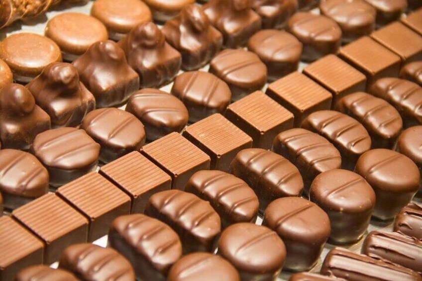 Brussels: Historical Walking Tour with Chocolate & Waffle Tasting