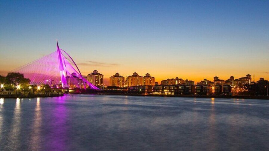 Private Putrajaya Sunset Cruise and Kuala Lumpur Night Trip