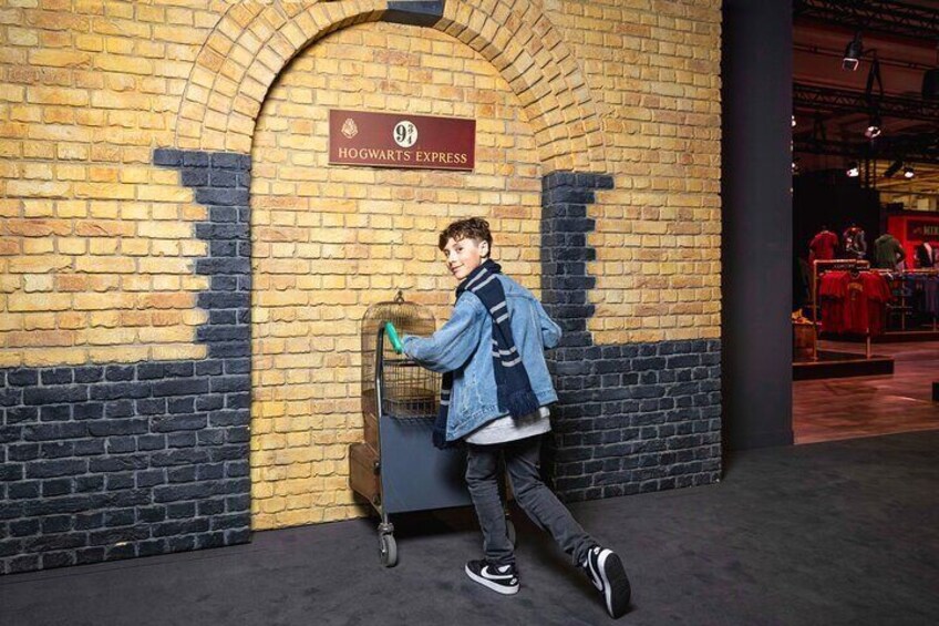 Krakow: Harry Potter Exhibition - Ticket, Transport in 5-Hour