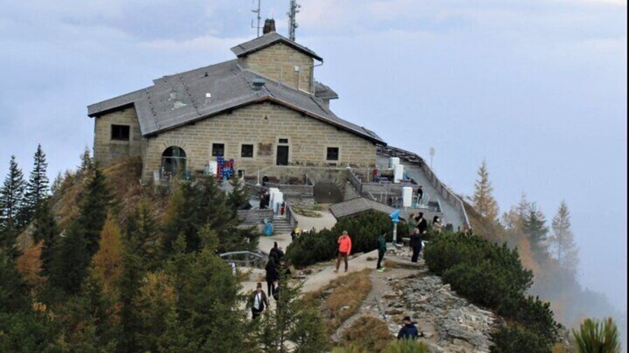 Explore Eagle's Nest and Hallstatt From Salzburg
