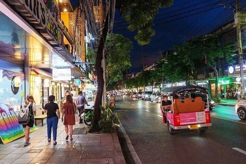Banthat Thong Road Evening Foodie and Walking Tour