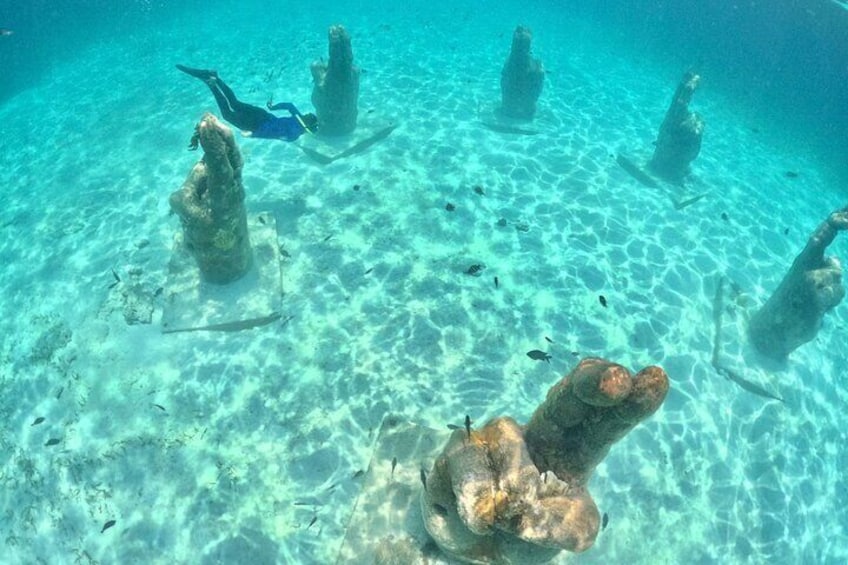 Isla Mujeres Catamaran Snorkel and Buffet Tour