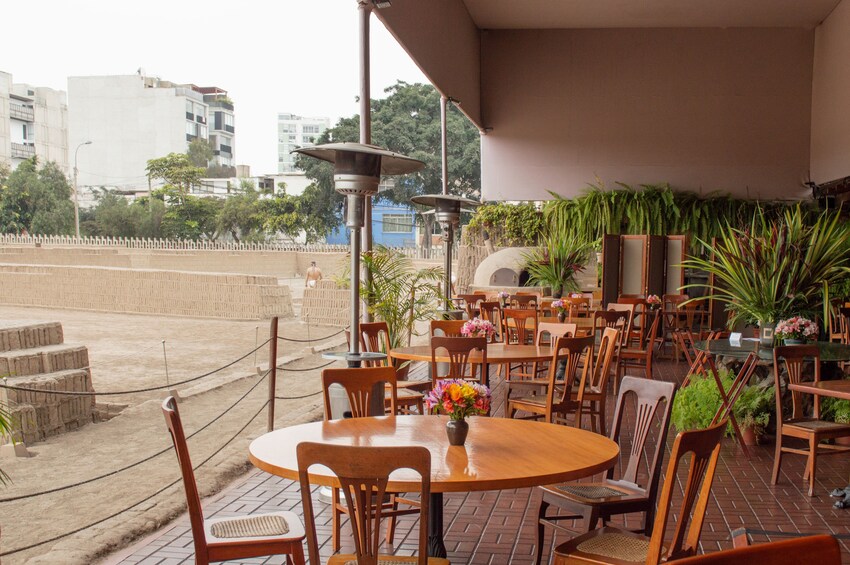 Lunch at the Huaca Pucllana restaurant