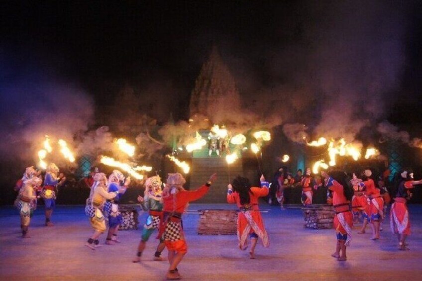Prambanan Sunset and Ramayana Ballet with Dinner
