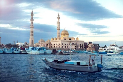 VIP Private City tour & Seafood Lunch, Transport - Hurghada