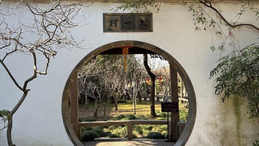 Suzhou Private Tour with Gardens and Xiyuan Temple
