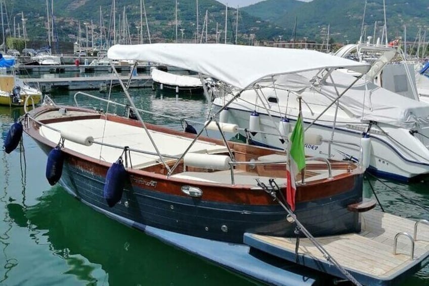 Taormina Boat Tour with Aperitif on Isola Bella