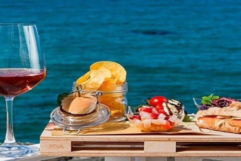 Taormina Boat Tour with Aperitif on Isola Bella