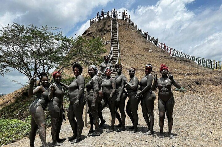 Full Day Tour of Totumo Volcano Lunch and Private Beach