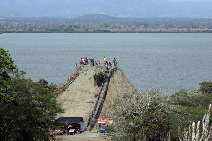Full Day Tour of Totumo Volcano Lunch and Private Beach