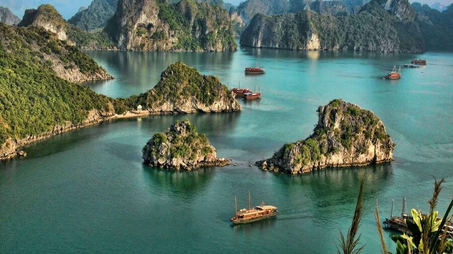 Visit Ha Long - "a wonder of the world" from Ha Noi or back