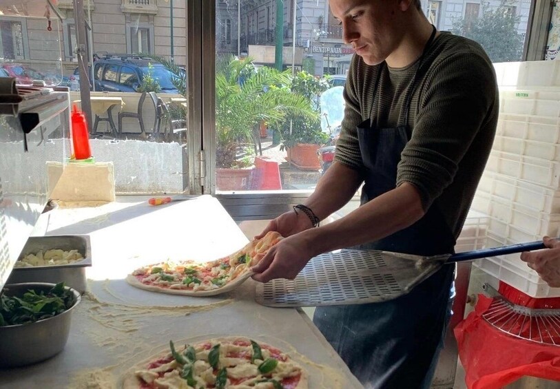 Naples: Premium Pizza-Making Class at a Pizzeria