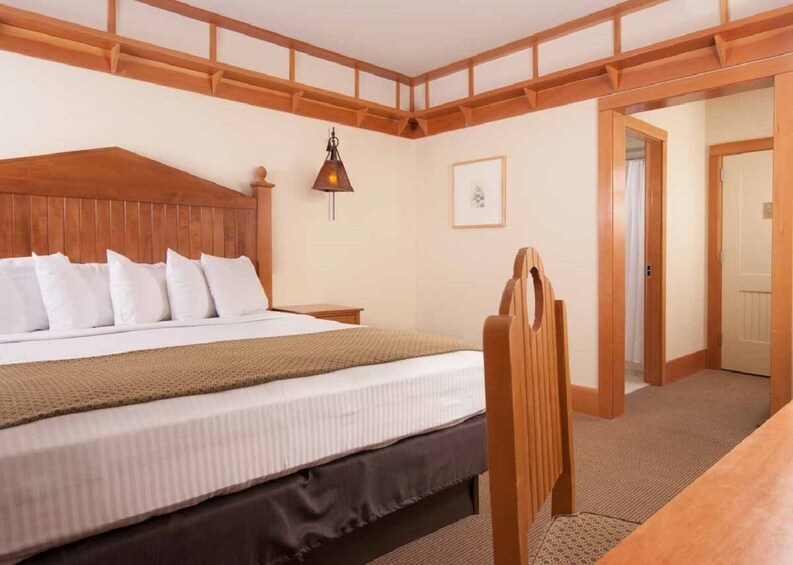 Lodging at Old Faithful Yellowstone&Grand Teton 5-Day Tour