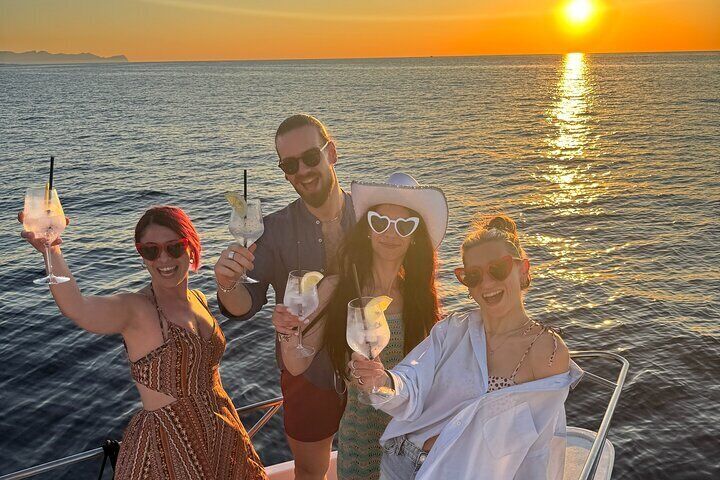 Sunset catamaran tour: Aperitif on the boat in Palermo