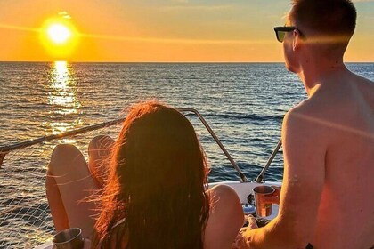 Sunset catamaran tour: Aperitif on the boat in Palermo