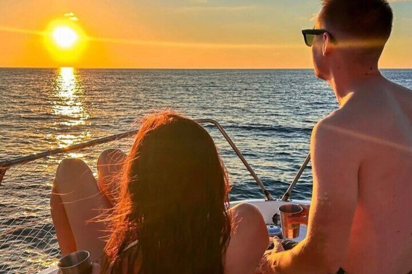 Sunset catamaran tour in Palermo: aperitif and relax on boat