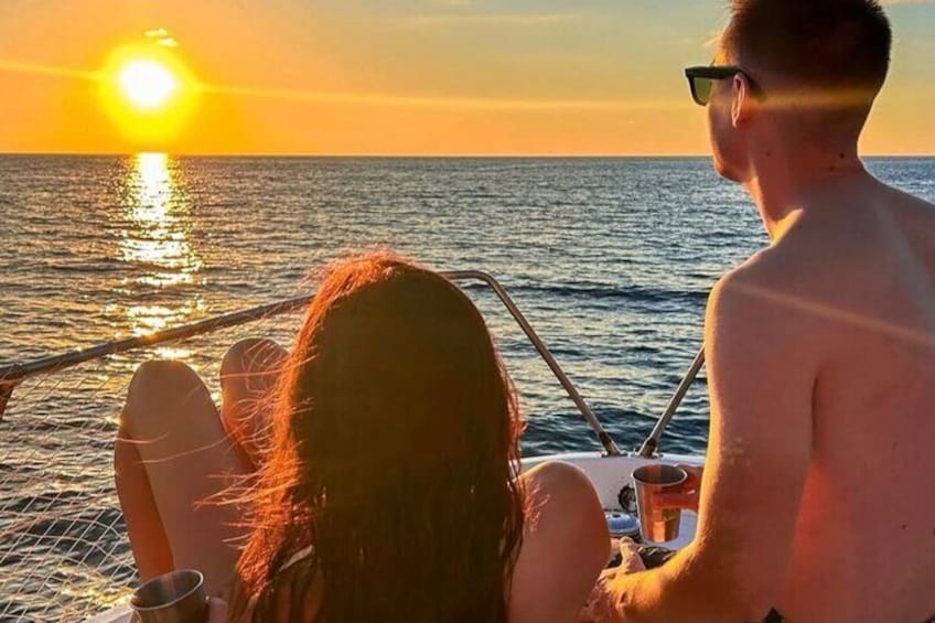 Sunset catamaran tour in Palermo: aperitif and relax on boat