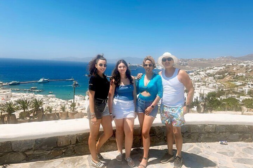 A Walk through Mykonos and its Most Emblematic Charms in 4 Hours