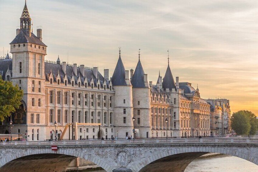 8-hour Paris Highlights Private Tour and Seine Cruise