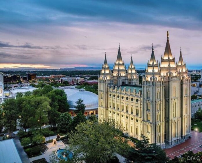 Mt Rushmore Yellowstone & Arches National Parks 7-day Tour