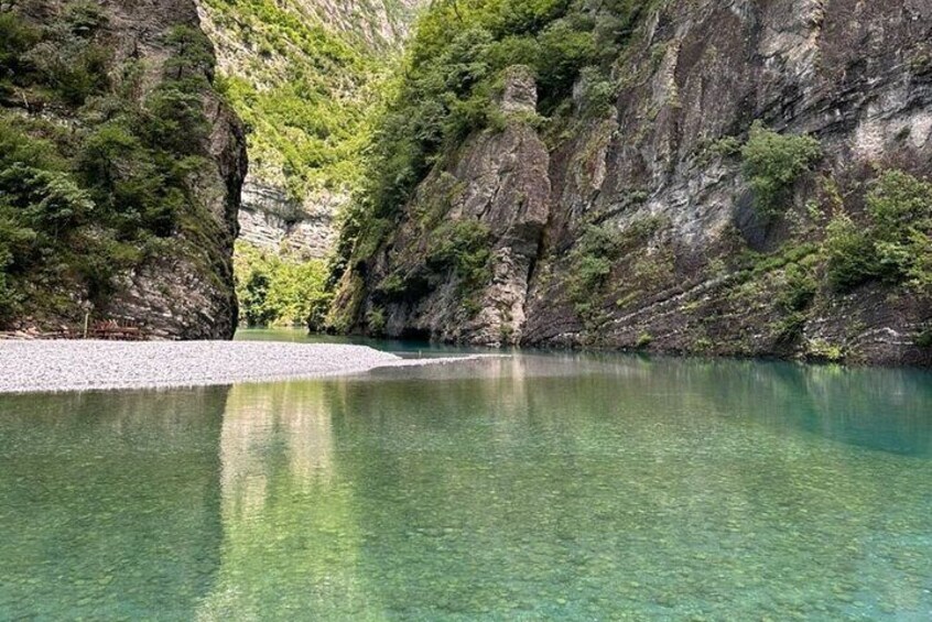 Komani Lake and River of Shala Boat Tour from Koman